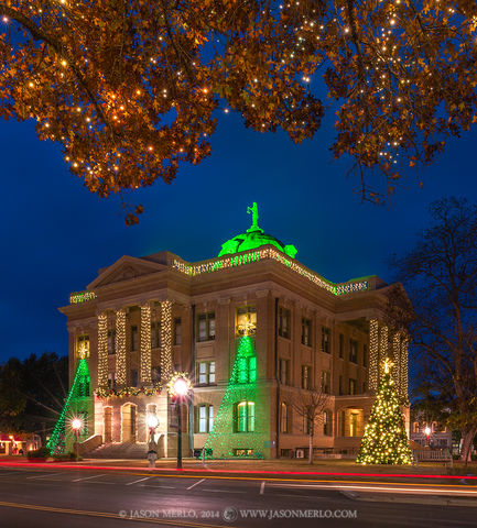 2014121302, Williamson County courthouse at Christmas