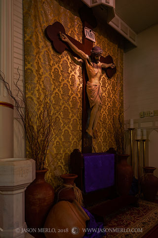 2018021907, Crucifix