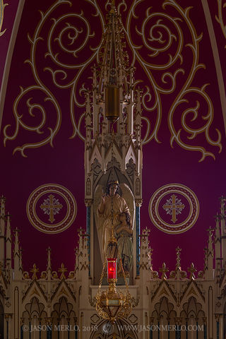 2018021908, Candle and altar