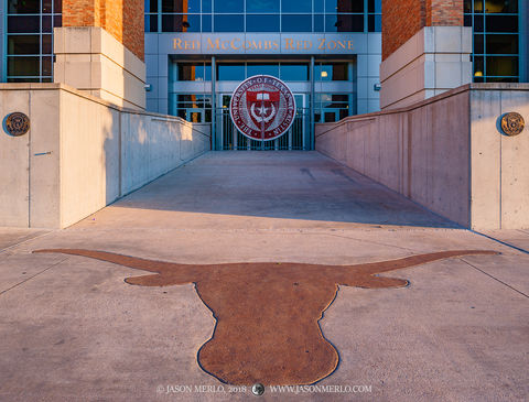 2018051904, DKR North entrance