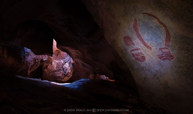 2014082903, Painted masks in cave