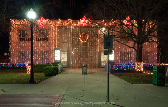 2014121402, Burnet County courthouse at Christmas