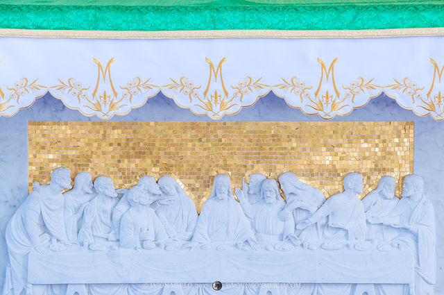 2017072221, Last Supper carving