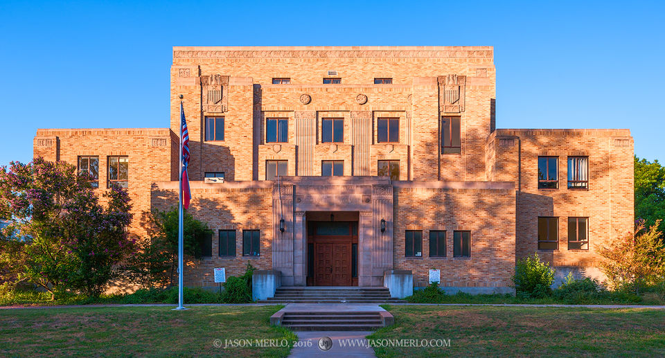 2016071702, Menard County courthouse