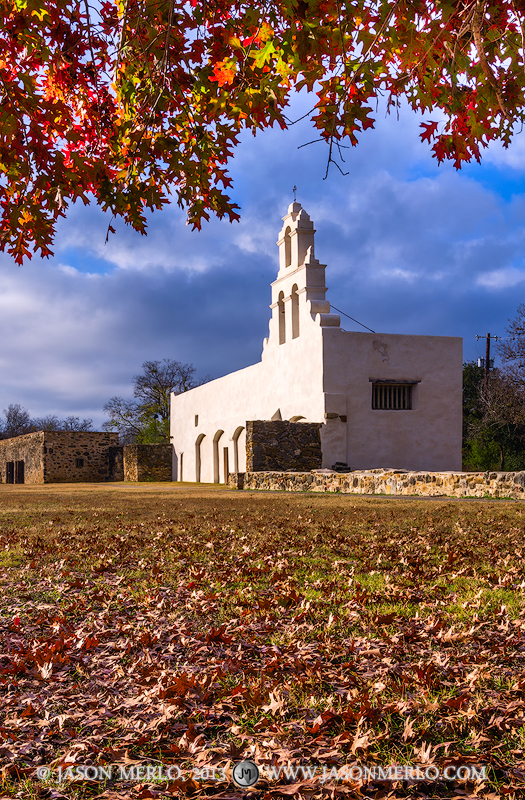 The chapel framed by red oak leaves (Quercus texana)&nbsp;at Mission San Juan Capistrano in San Antonio in South&nbsp;Texas.