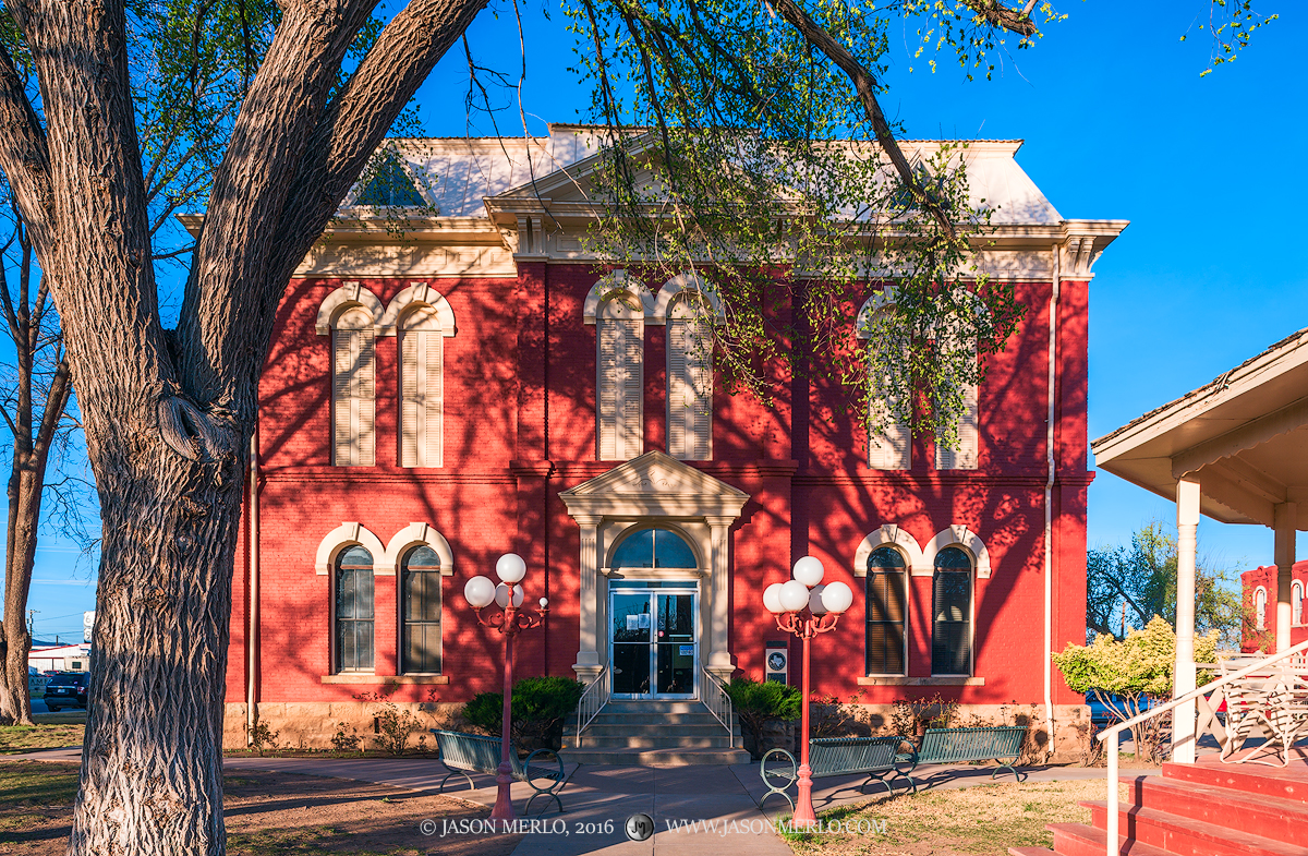 The Brewster County courthouse in Alpine, Texas.